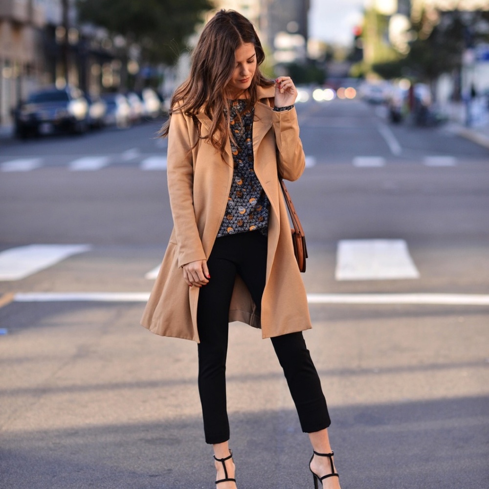 CAbi Casablanca Love Carol Collection Camel Trench